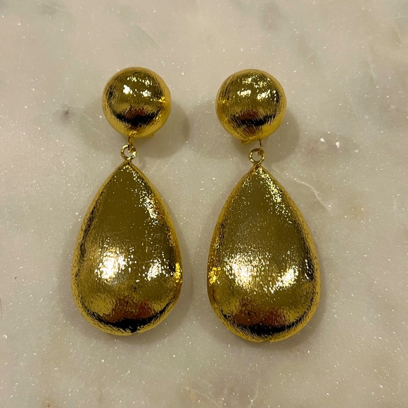 Jewelry - Gold drop earrings
